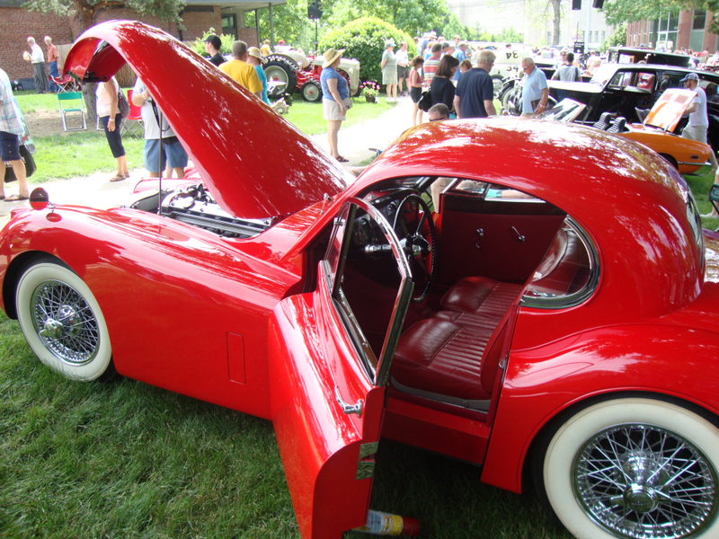 Illustration for article titled 1952 Jaguar XK120 Fixed Head Coupe